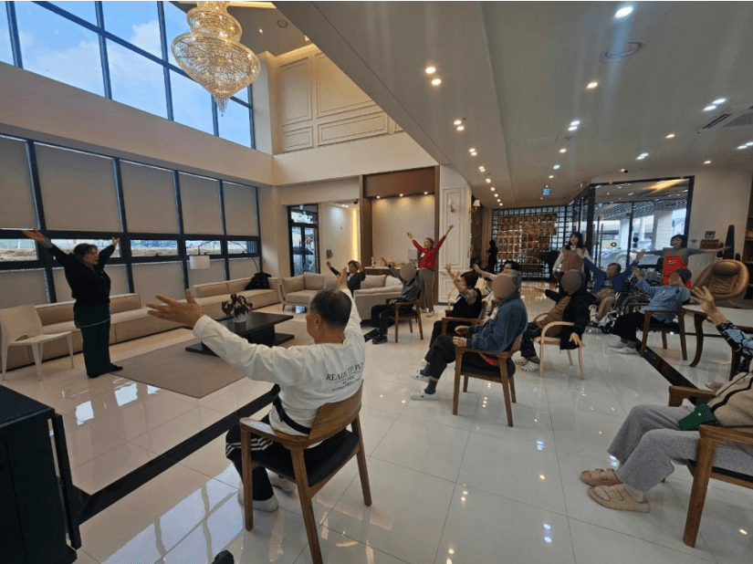 돌봄 지식 (용인 실버타운 어디가 좋을까? 프리미엄 실버타운 케어닥 케어홈 하루 일상) 썸네일